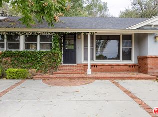 19439 Oxnard St, Tarzana, CA 91356