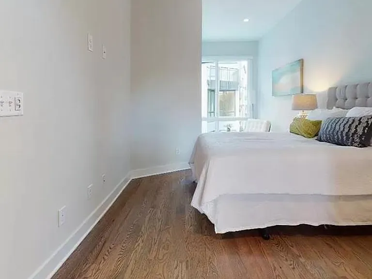 1060 Kenilworth Ave — Photo 10