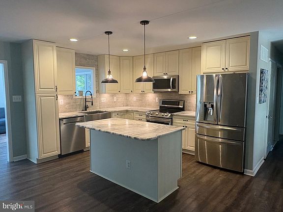 2nd image of 491 Derby Ct