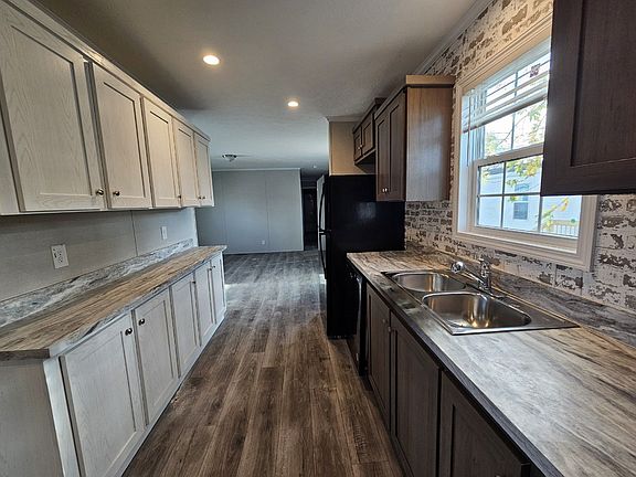 2nd image of 2837 Sakey Dr