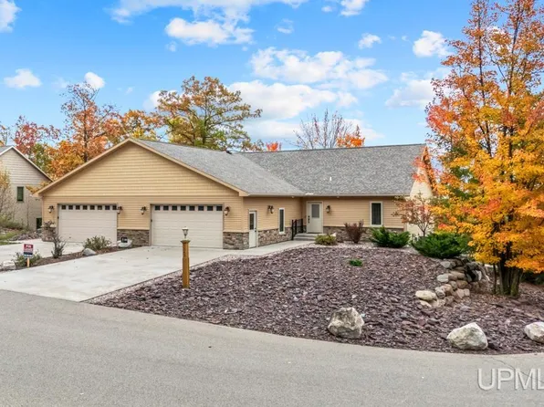 1263 Timber Ridge Rd, Iron Mountain, MI 49801