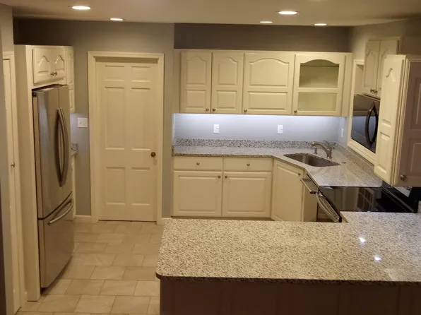 878 Victoria Pl, Saint Louis, MO 63122