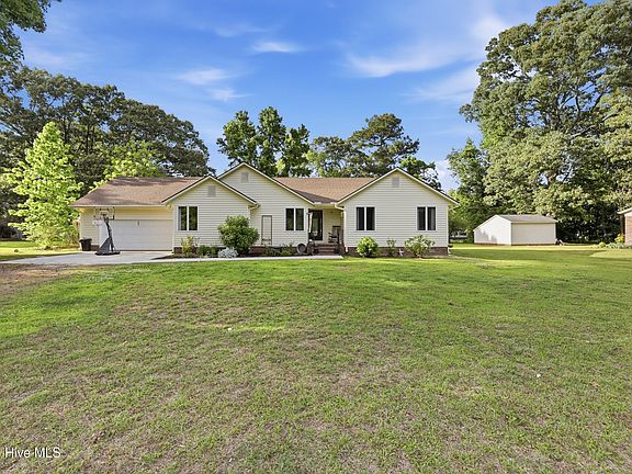 2nd image of 935 Soundside Road