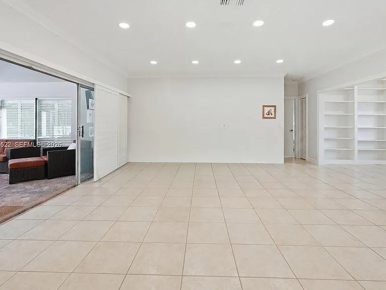 16530 Lake Tree Dr — Photo 32