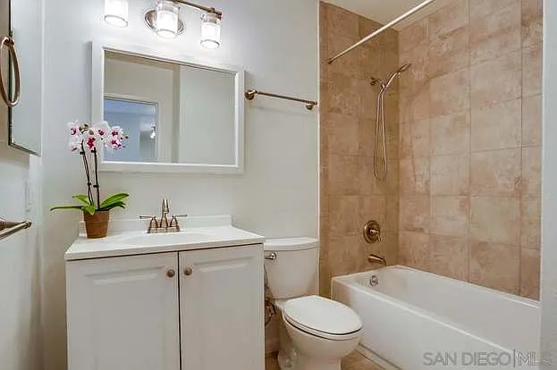 1645 Emerald St #1L — Photo 11