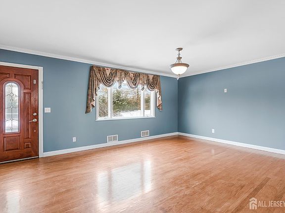 2nd image of 325 Colonia Blvd