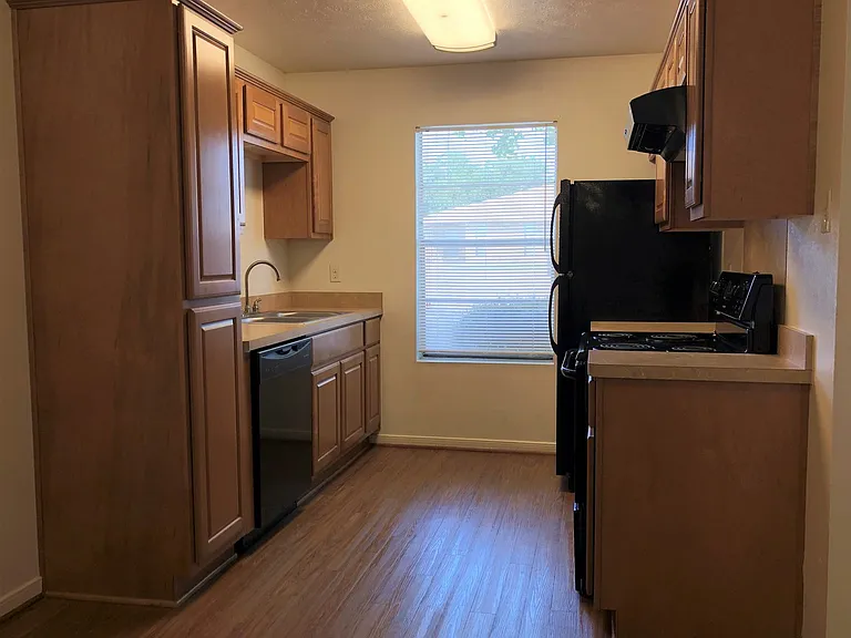 3609 Mahan St — Photo 2
