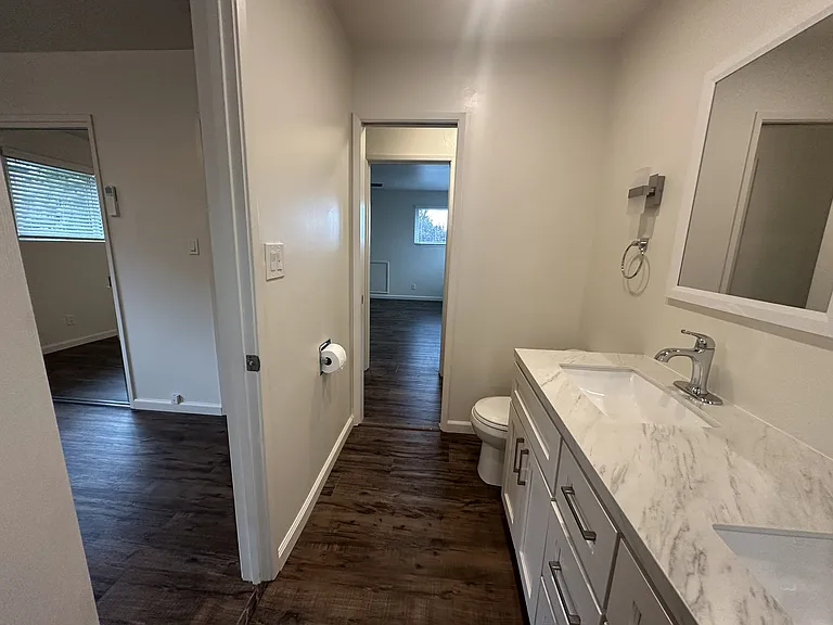 507 Bay St — Photo 13