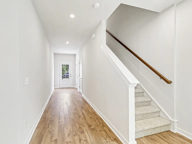 146 Lockwood Dr — Photo 6