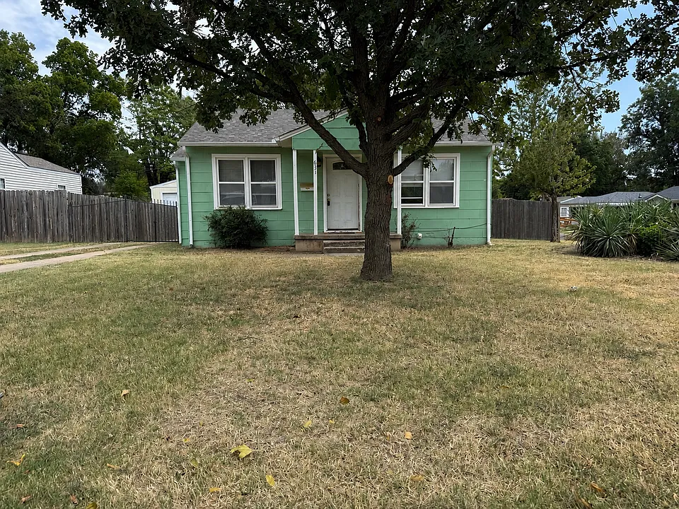 631 Villa Dr