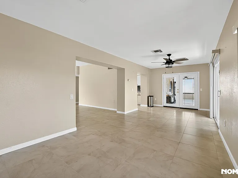 768 W Calle Del Ensalmo — Photo 4