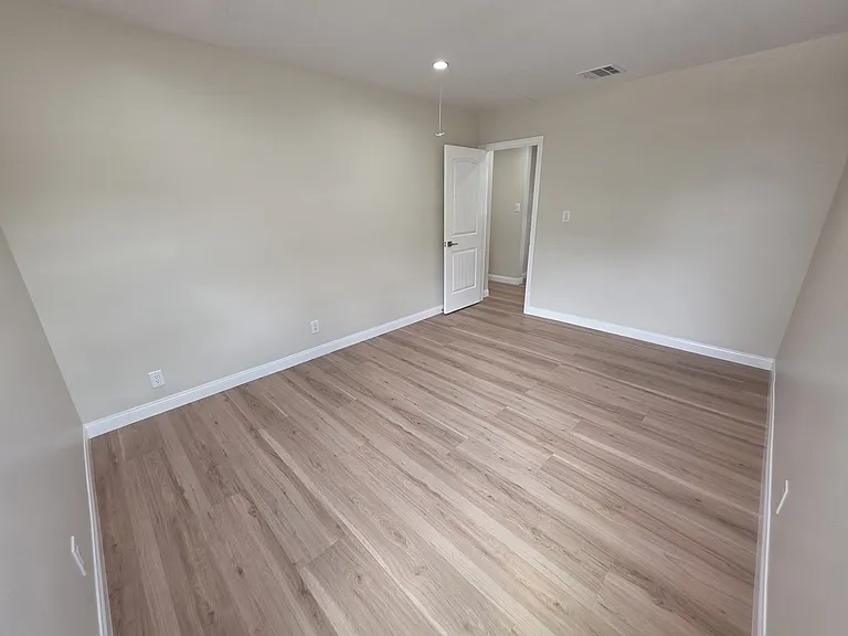 6829 Murietta Ave — Photo 35
