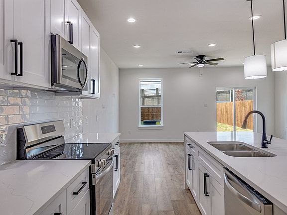 4th image of 2427 Merlin St
