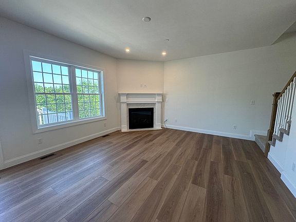 5th image of 72 Lantern Drive