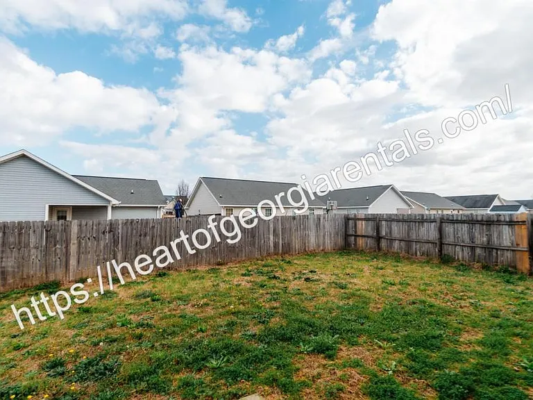 132 Coronation Dr — Photo 14