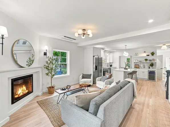 18 Jefferson Rd #A, Wakefield, MA 01880