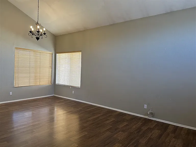 3320 N Lakeshore Ct — Photo 5