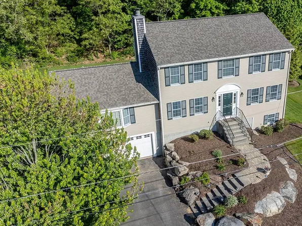 407 Chimney Rock Dr, North Kingstown, RI 02852