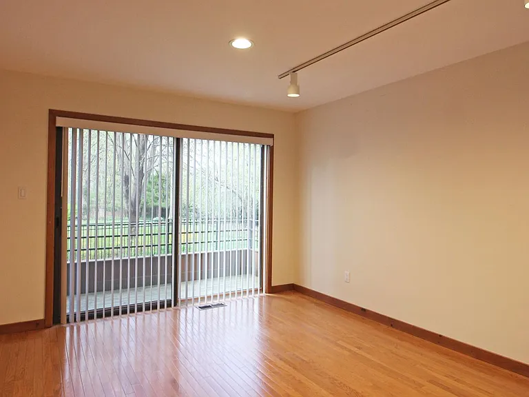 6872 Melrose Dr — Photo 17