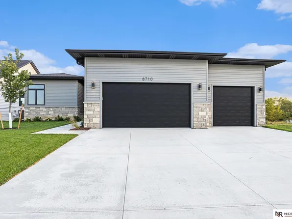 8710 Dragonfly Ln, Lincoln, NE 68526
