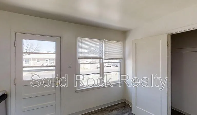 1216 Janes Ln — Photo 4