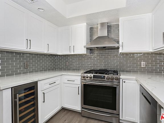 3rd image of 1616 Granville Ave APT 102