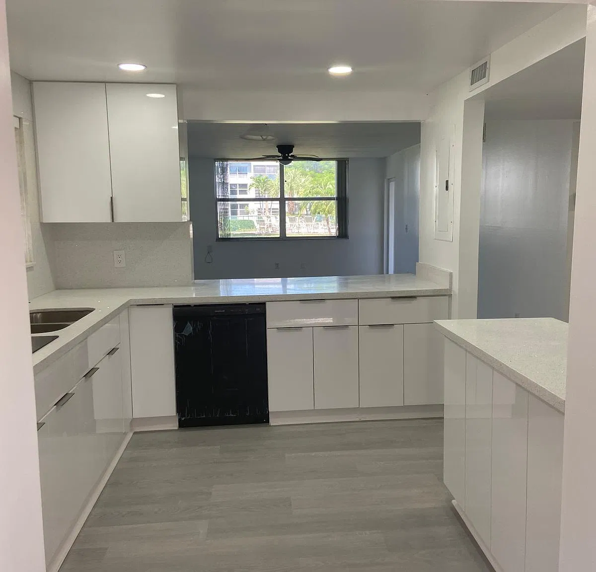2 bed, 2.0 bath, 970 sqft, $2,300 — Photo 2