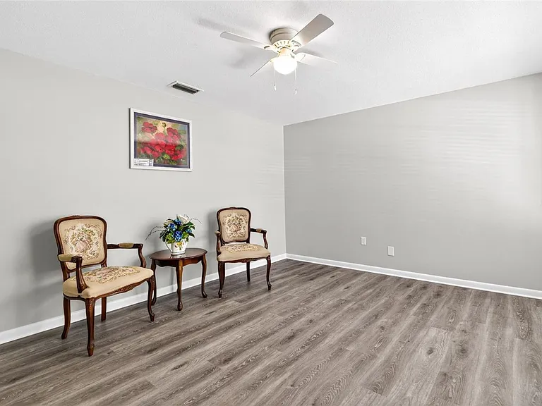 3907 NW 21st St — Photo 3