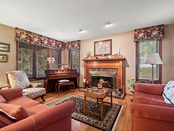 4th image of 1677 N Courtland Dr #1677