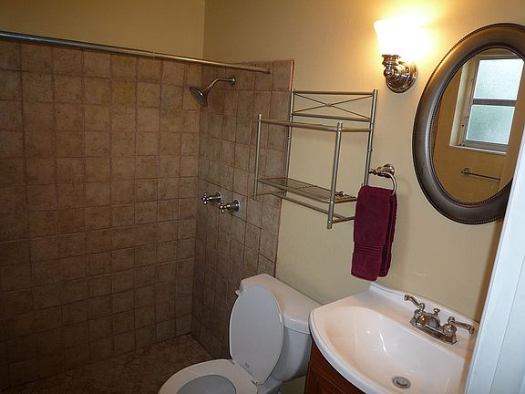 5th image of 3438 Overland Dr