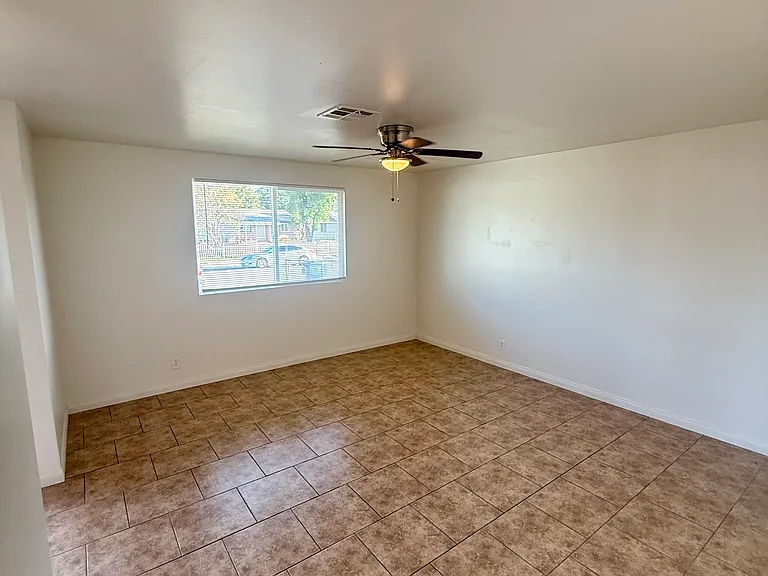 1016 Meredith Dr — Photo 8