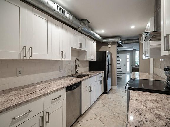 5th image of 2459 W Palm Dr
