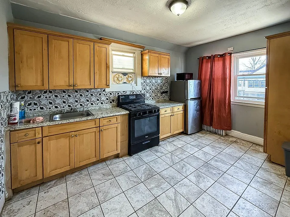 341 Avenue E #2