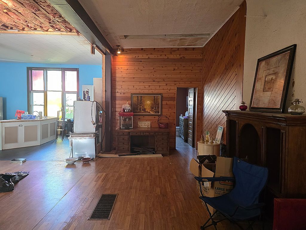 carousel photo #8 (MLS)