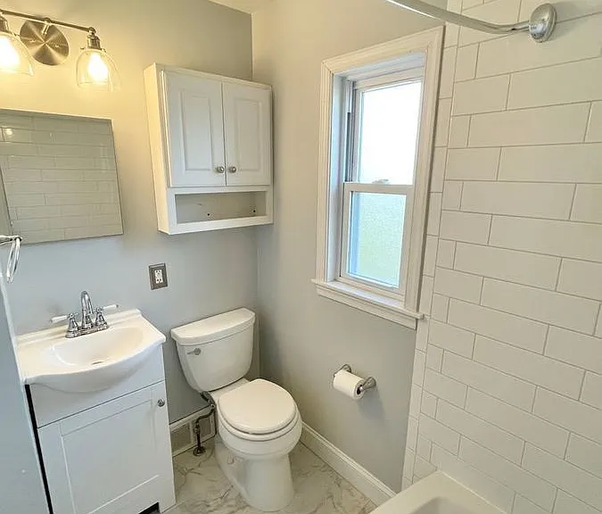 528 E Luray Ave — Photo 14