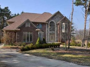 2890 Hadden Rd, Rochester, MI 48306