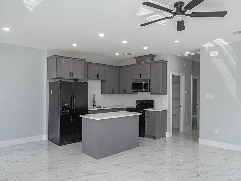 6513 Avenue B #B — Photo 9
