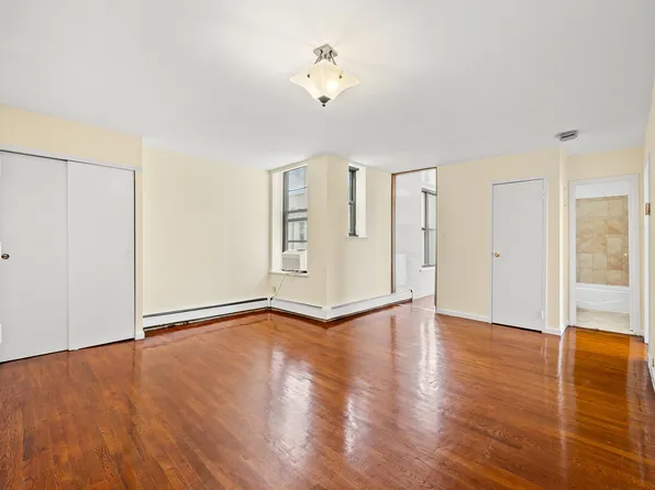 14-23 31st Avenue image 4 of 21