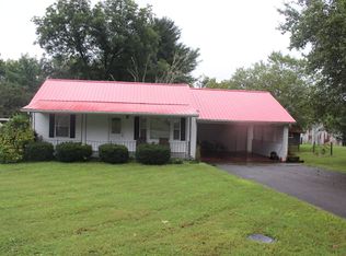 805 Reynolds Ave, Clinton, TN 37716