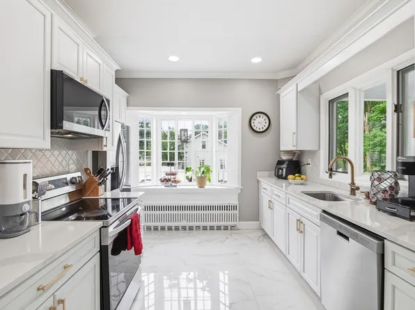 478 E Main St, Avon, MA 02322