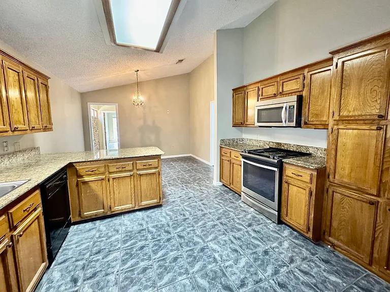 10734 Erin Vale Ave — Photo 7