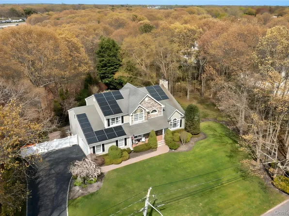 251 Oakwood Road, Oakdale, NY 11769