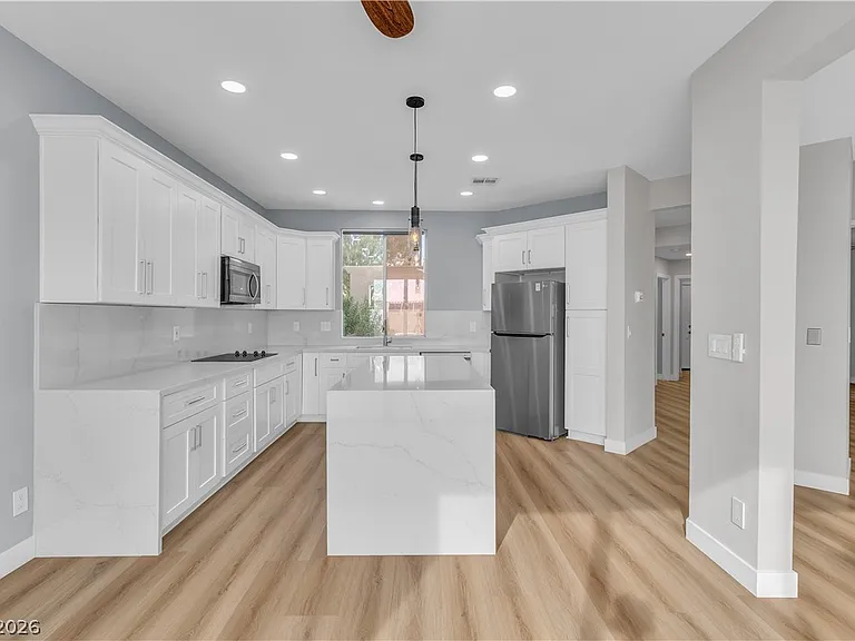 1712 Estrella St — Photo 13
