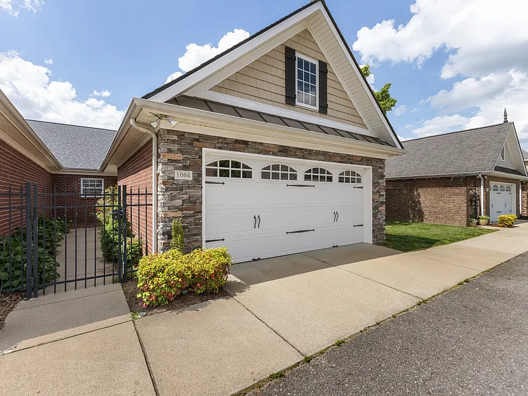 395 Devon Chase Hl #1004 — Photo 1