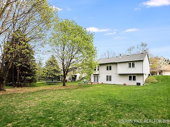 4th image of 2265 Thistledowne Dr NE