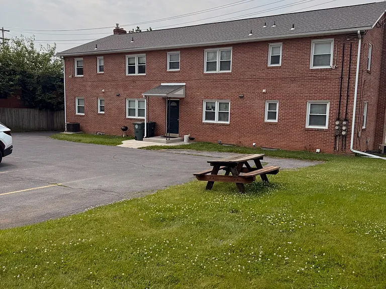 338 S Jefferson St — Photo 2