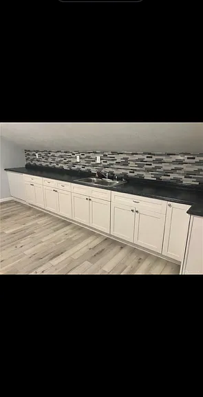 437 Saint Claire St #B — Photo 5