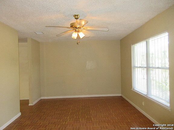 3rd image of 806 Dodic St