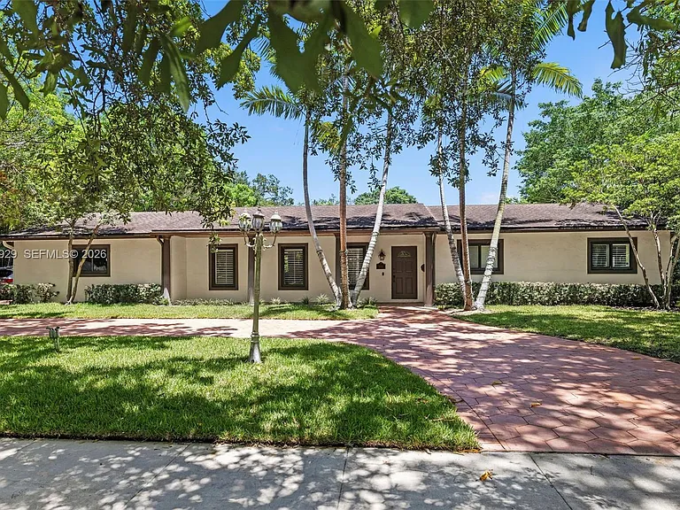 15221 SW 82nd Ave — Photo 1