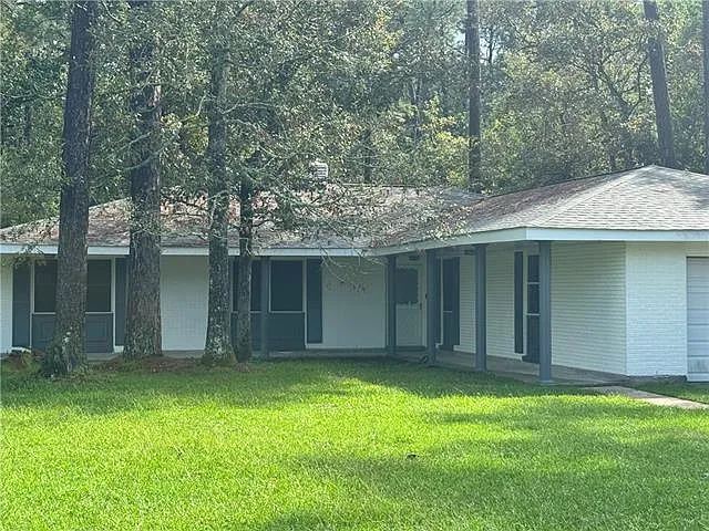 4 bed, 2.0 bath, 1966 sqft, $2,200 — Photo 2
